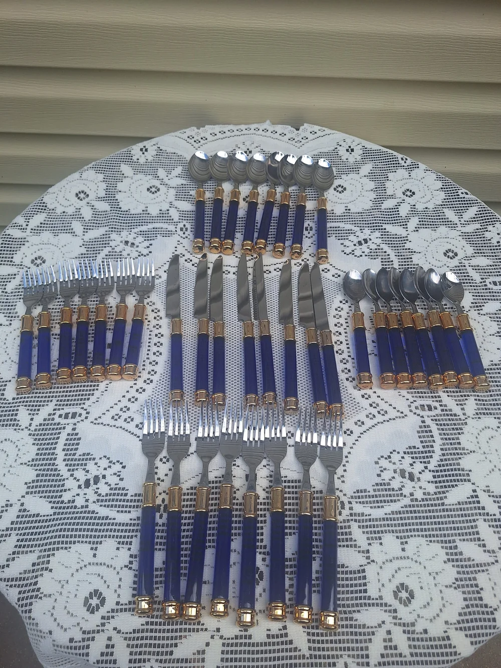 39‑Piece Cutlery Set – Beautiful Blue Handles – Very Good Condition